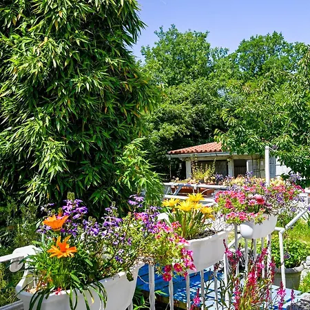 Helena Garden House Ferienhaus *