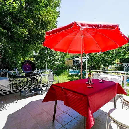 Helena Garden House Holiday home *