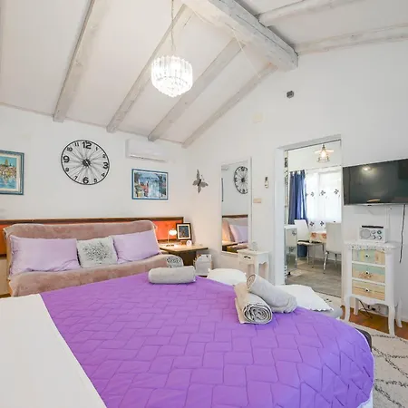 Holiday home Helena Garden House